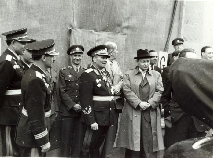 tmp57.jpg (59108 bytes)